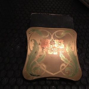 Beautiful vintage oversized  compact in near mint condition